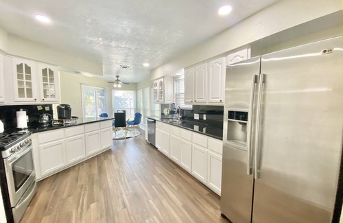 Meadows Place House | beautiful luxury villa near Sugarland/Houston