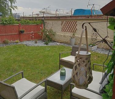 Gosport Apartment | Beautiful Marina Apartment with private garden, flexible bedrooms with zip & link beds