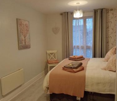 Gosport Apartment | Beautiful Marina Apartment with private garden, flexible bedrooms with zip & link beds