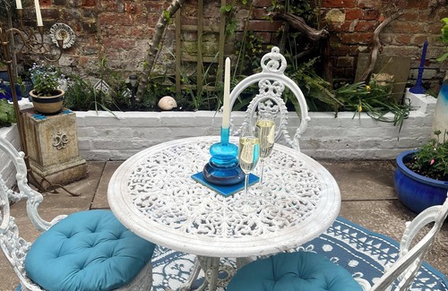 Thaxted House | Beautiful Medieval Town House with original beams, log fires & quirky interiors
