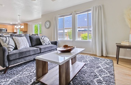 Meridian House | Beautiful Meridian 4 bedroom private home