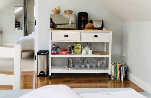 Kinsale Cabin | Beautiful Mews Lodge, in the countryside, 0.8 mile from town centre.