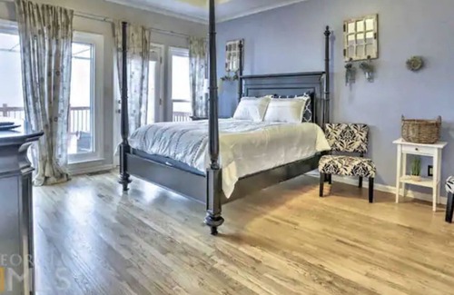Marietta House | Beautiful Million Dollar Mountain view