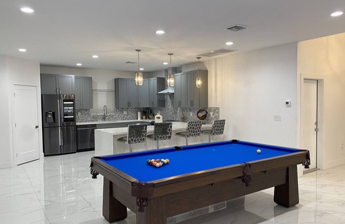 Deerfield Beach House | Beautiful Modern Open Concept House Near Beach