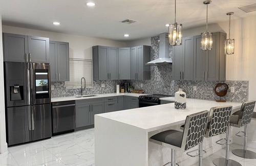Deerfield Beach House | Beautiful Modern Open Concept House Near Beach