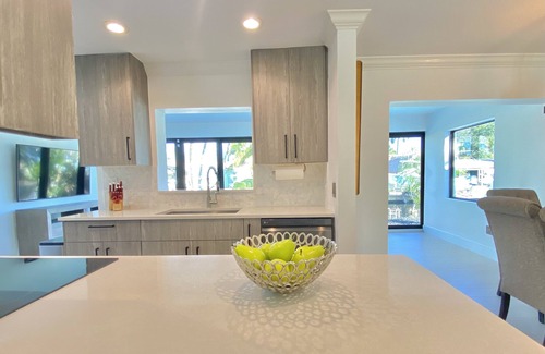 Tarpon River House | Beautiful Modern Pool Home minutes to Ft Lauderdale Beaches & Downtown.