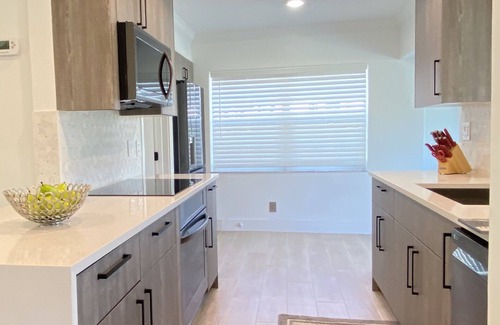 Tarpon River House | Beautiful Modern Pool Home minutes to Ft Lauderdale Beaches & Downtown.