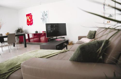 Neudorf-Weimershof Apartment | Beautiful Modern 2BR Apartment with big terrace