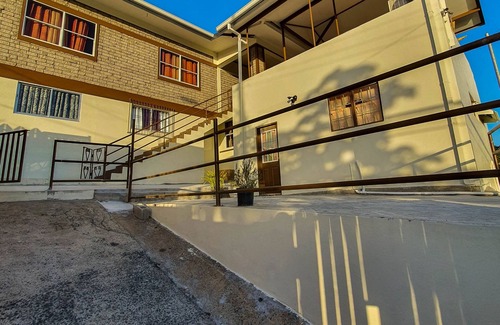 Black Rock House | Beautiful Modern 2BR Condo With Full Amenities