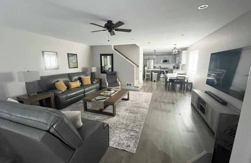 Gunnison House | Beautiful modern 3-bedroom Gunnison/Crested Butte retreat