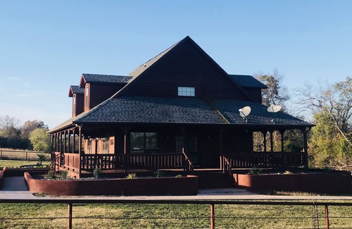 Mesquite Cabin | Beautiful Modern 3-Bedroom Red Cedar Cabin