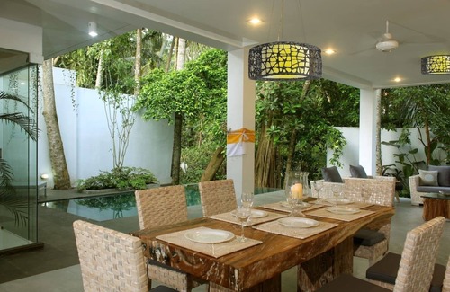 Peliatan Villa | Beautiful Modern 3BR Villa, Ubud - 4Min Drive To The Traditional Art Market!