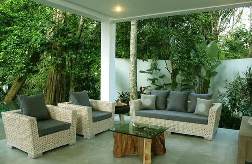 Peliatan Villa | Beautiful Modern 3BR Villa, Ubud - 4Min Drive To The Traditional Art Market!
