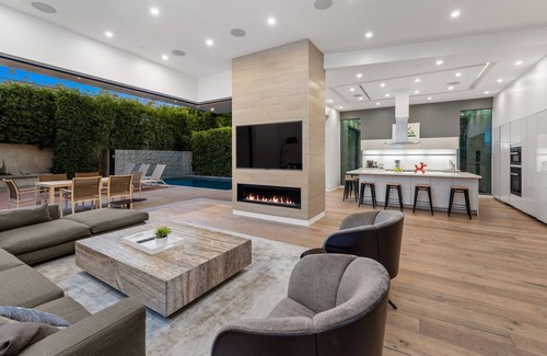 Beverly Grove Villa | Beautiful Modern 4 Bedroom Villa w/Pool & Hot tub