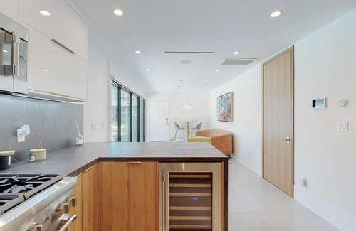 Lake Balboa House | Beautiful Modern Compound