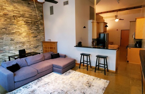 Westown Condo | Beautiful Modern Condo - Heart of Milwaukee!