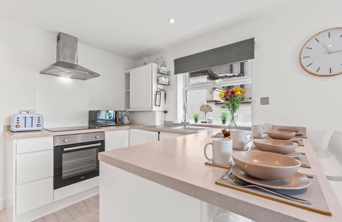 Mill Road Apartment | Beautiful modern flat on mill road w/fire pit and table tennis