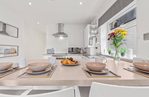 Mill Road Apartment | Beautiful modern flat on mill road w/fire pit and table tennis
