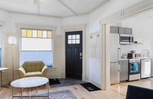 Old North End Apartment | Beautiful+Modern Flat: downtown, parking, laundry