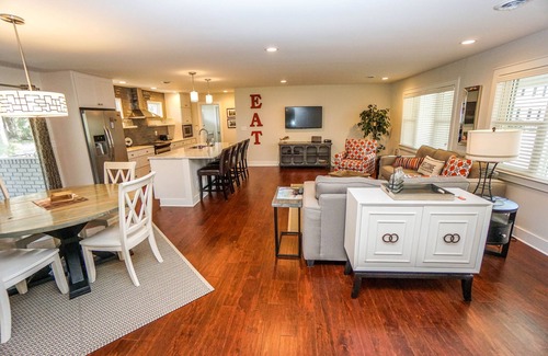 The Old Commons House | Beautiful, Modern Getaway in Historic Downtown Beaufort