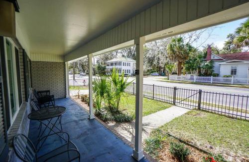 The Old Commons House | Beautiful, Modern Getaway in Historic Downtown Beaufort
