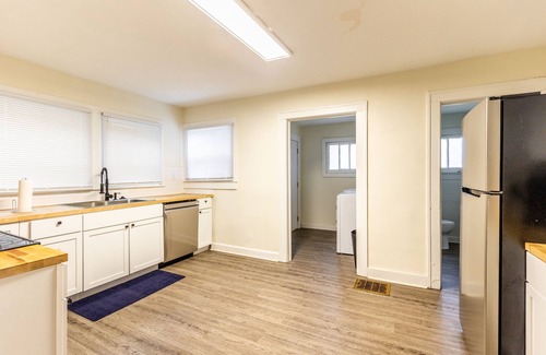 Near Eastside House | ★Beautiful Modern Home w/King Suite Near Downtown★