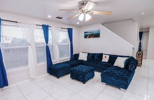 Heritage House | Beautiful Modern House SeaWorld Lackland Game Room