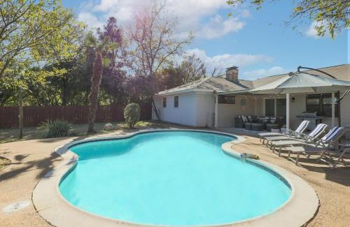 Plano House | Beautiful Modern Home Pool for Groups and Families