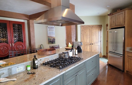 Red Lodge House | Beautiful modern home for hiking, skiing, golfing, and Yellowstone! or relaxing.