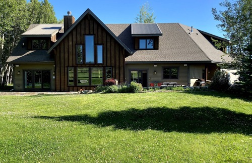 Red Lodge House | Beautiful modern home for hiking, skiing, golfing, and Yellowstone! or relaxing.
