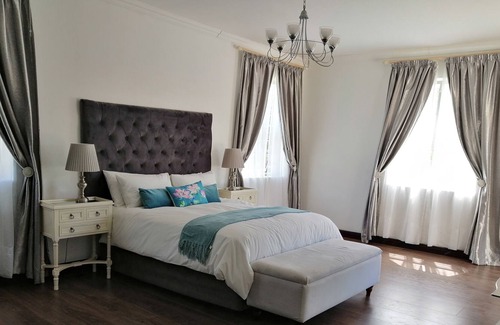 Pinelands House | Beautiful modern house centrally located in Leafy suburb of Cape Town