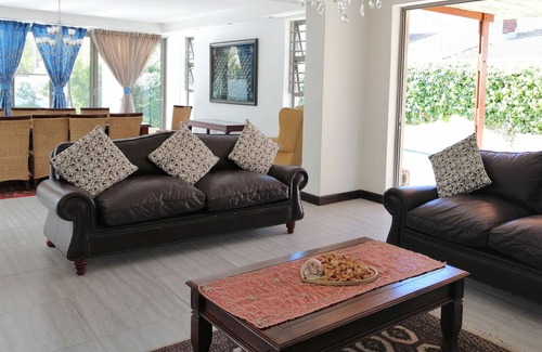 Pinelands House | Beautiful modern house centrally located in Leafy suburb of Cape Town