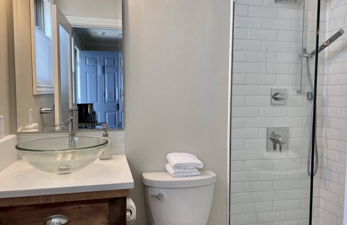 Telluride Apartment | Beautiful Modern In-town Studio with Kitchenette - steps from Gondola!