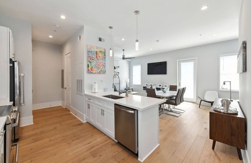 Bywater Condo | Beautiful Modern NOLA Condo- Bywater Area. Off Street Gated & Reserved Parking
