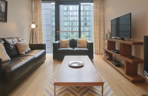 Laurieston Apartment | Beautiful, modern one-bed apartment in the heart of Edinburgh's city centre. Sleeps 4.