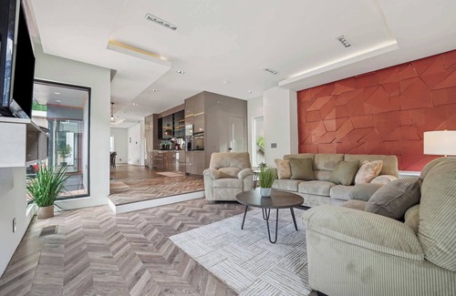 Summerhill House | Beautiful/Modern/Putting Grn/Close to city/Slps 8