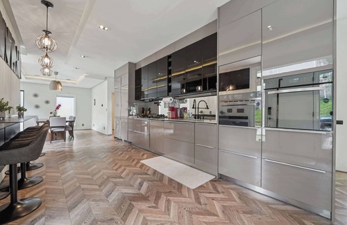 Summerhill House | Beautiful/Modern/Putting Grn/Close to city/Slps 8