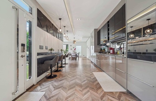 Summerhill House | Beautiful/Modern/Putting Grn/Close to city/Slps 8