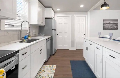 Caldwell House | Beautiful Modern-Renovated House w/ Great Location