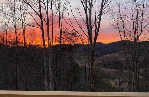 Caton Apartment | Beautiful modern rustic retreat in the mountains!