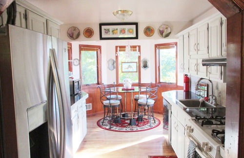 Athens House | Beautiful Modern Swiss Cottage in Athens, NY