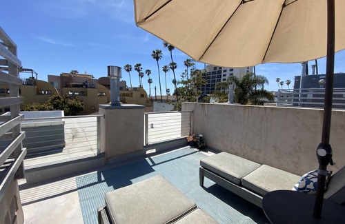 Ocean Park House | Beautiful Modern Townhouse at Santa Monica Beach