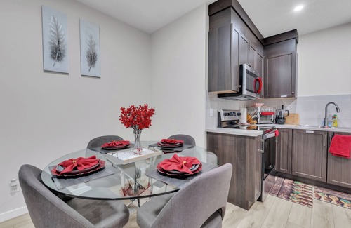 Southeast Calgary Apartment | Beautiful Modern Unique Suite
