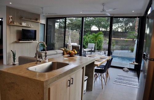 Matapalo Villa | Beautiful Modern Villa only 5 minutes from the beach.