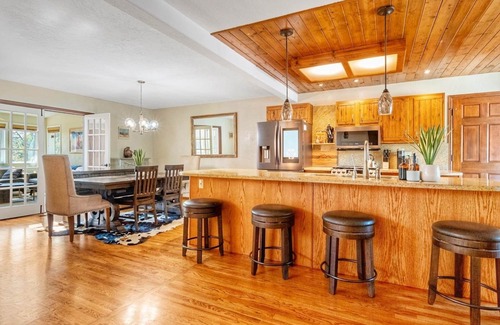 Manitou Springs House | Beautiful Month-to-Month 4BR Executive Rental w/Amazing Views of Garden of Gods