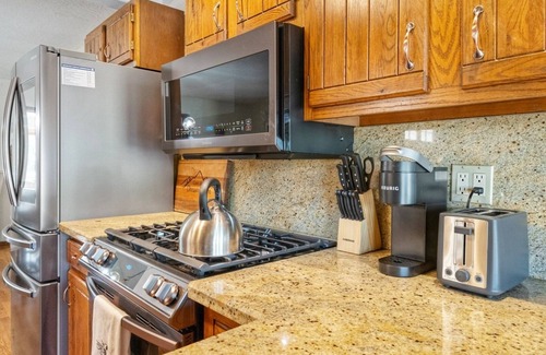 Manitou Springs House | Beautiful Month-to-Month 4BR Executive Rental w/Amazing Views of Garden of Gods