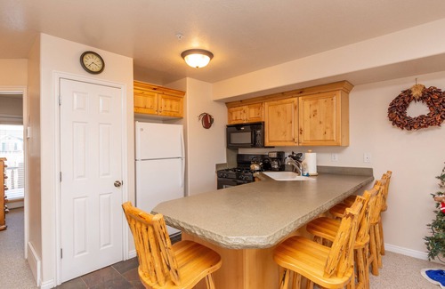 Eden Condo | Beautiful Moose Hollow 2 Bedroom, Sleeps 8 just minutes to year round activities