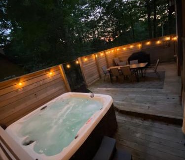 Tobyhanna Ski Chalet | Beautiful Mount Pocono Chalet with Hot Tub!