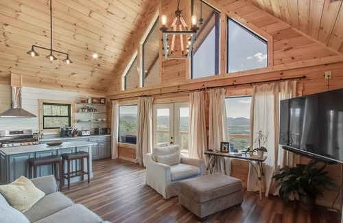 Tellico Plains Cabin | Beautiful mountain top cabin with the best 180º view in Tellico Plains!