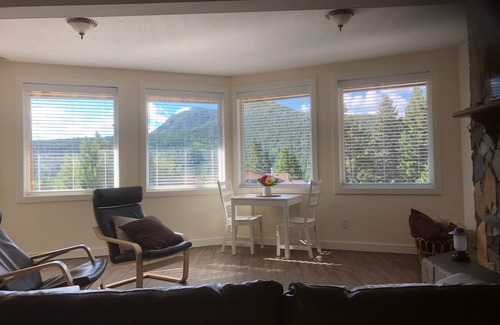 Coleman House | Beautiful Mountain View Rental